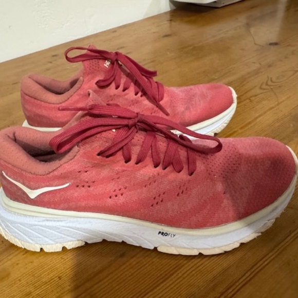 Hoka Pro Fly size 5.5  light red color good condition - Picture 3 of 3